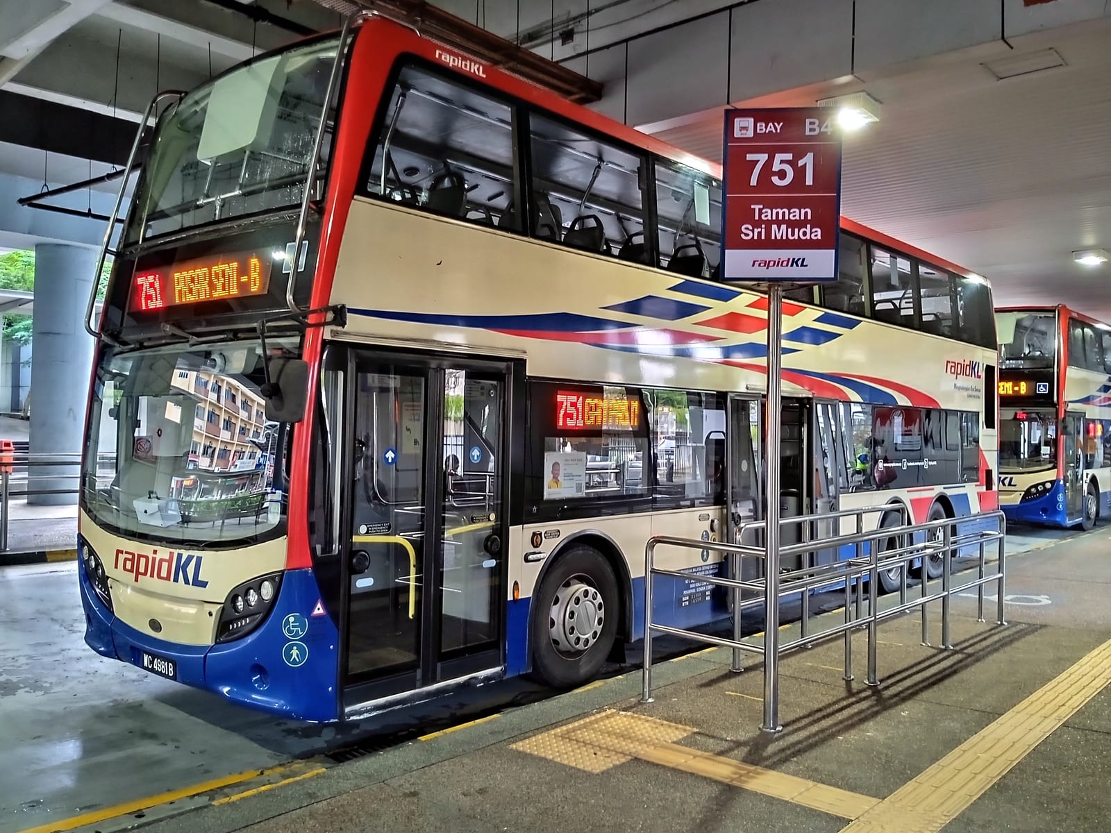 A Rapid KL double-decker at Hab Pasar Seni